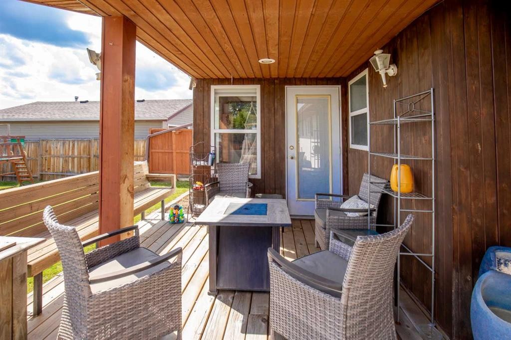 









5821


45

Avenue,
Lacombe,




AB
T4L 1M6

