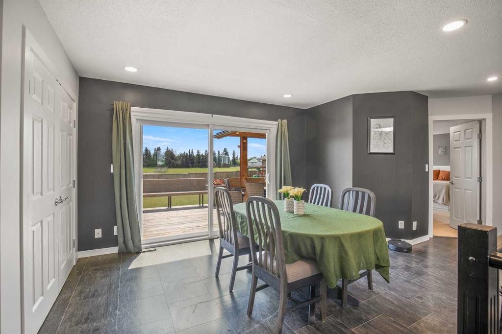 









5821


45

Avenue,
Lacombe,




AB
T4L 1M6


