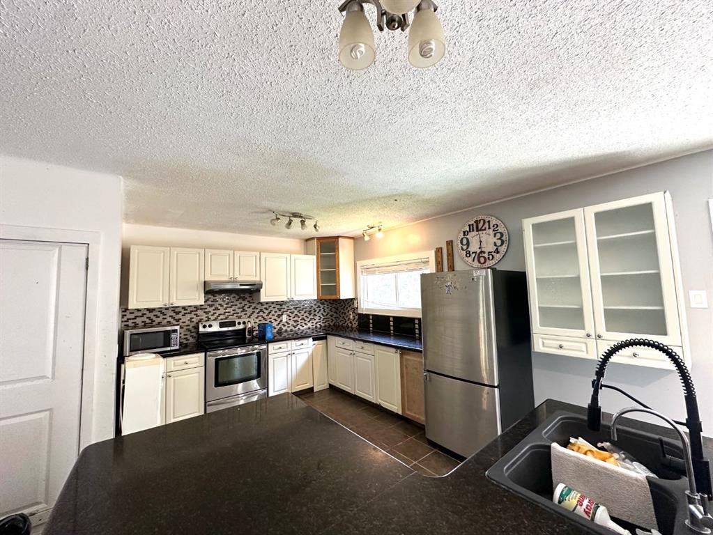 









400


Strom Street

,
Heisler,




AB
T0B2A0

