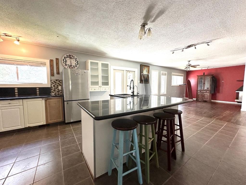 









400


Strom Street

,
Heisler,




AB
T0B2A0

