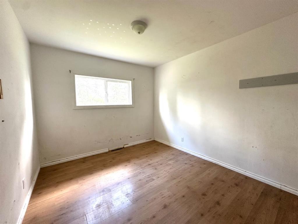 









400


Strom Street

,
Heisler,




AB
T0B2A0

