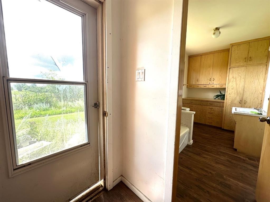









400


Strom Street

,
Heisler,




AB
T0B2A0

