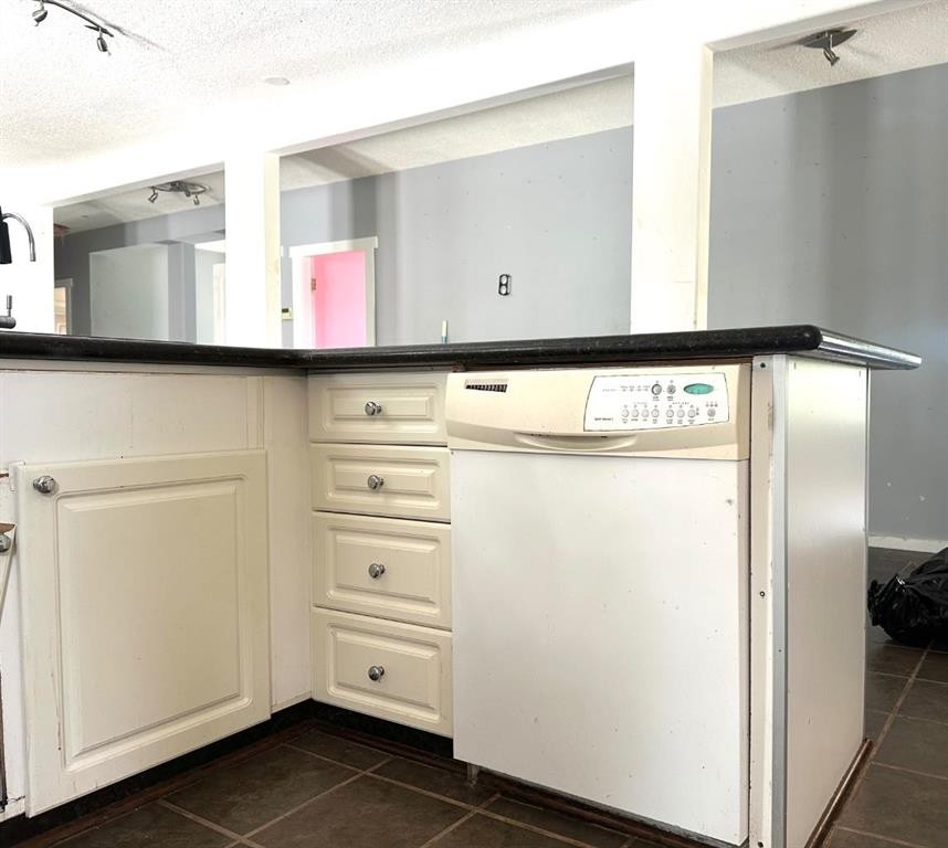









400


Strom Street

,
Heisler,




AB
T0B2A0

