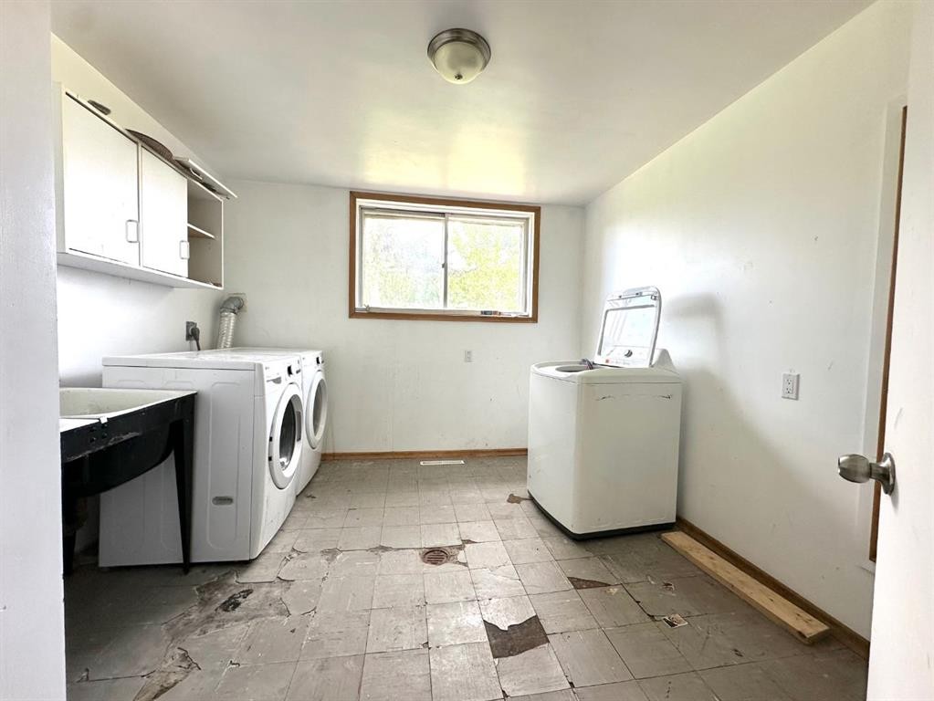 









400


Strom Street

,
Heisler,




AB
T0B2A0

