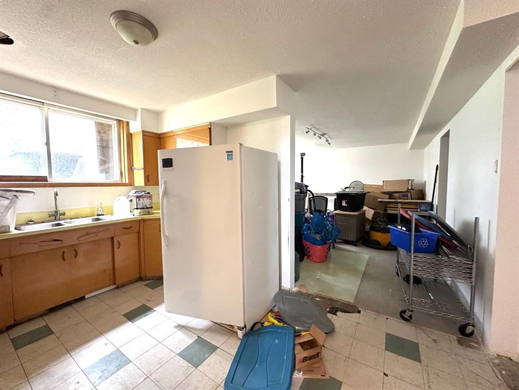 









400


Strom Street

,
Heisler,




AB
T0B2A0

