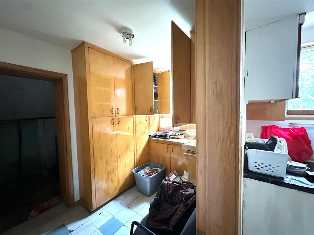 









400


Strom Street

,
Heisler,




AB
T0B2A0


