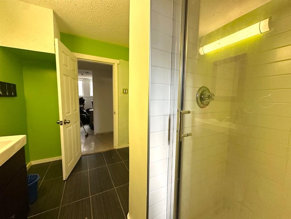 









400


Strom Street

,
Heisler,




AB
T0B2A0

