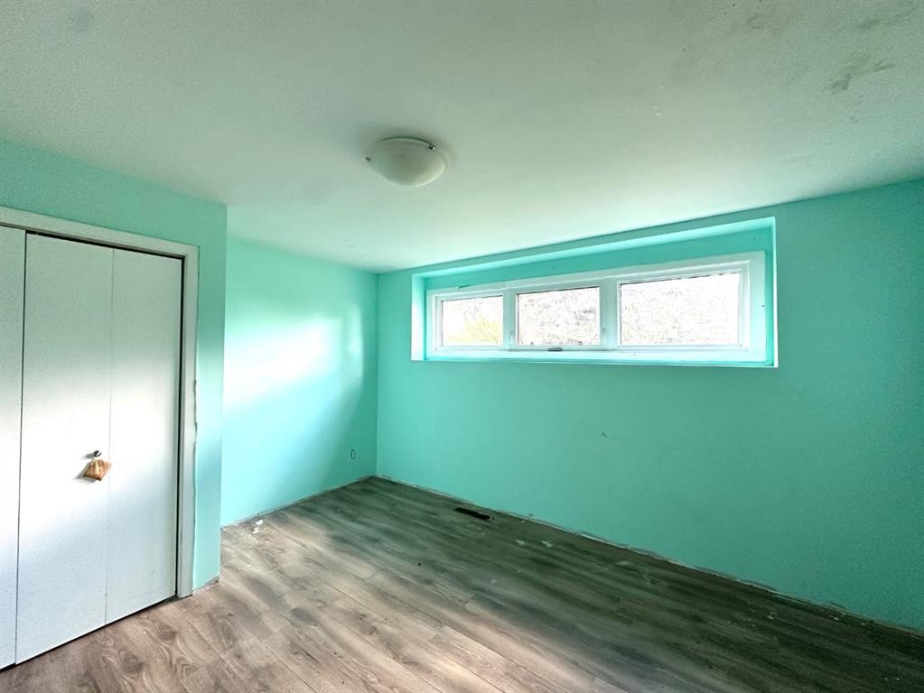 









400


Strom Street

,
Heisler,




AB
T0B2A0

