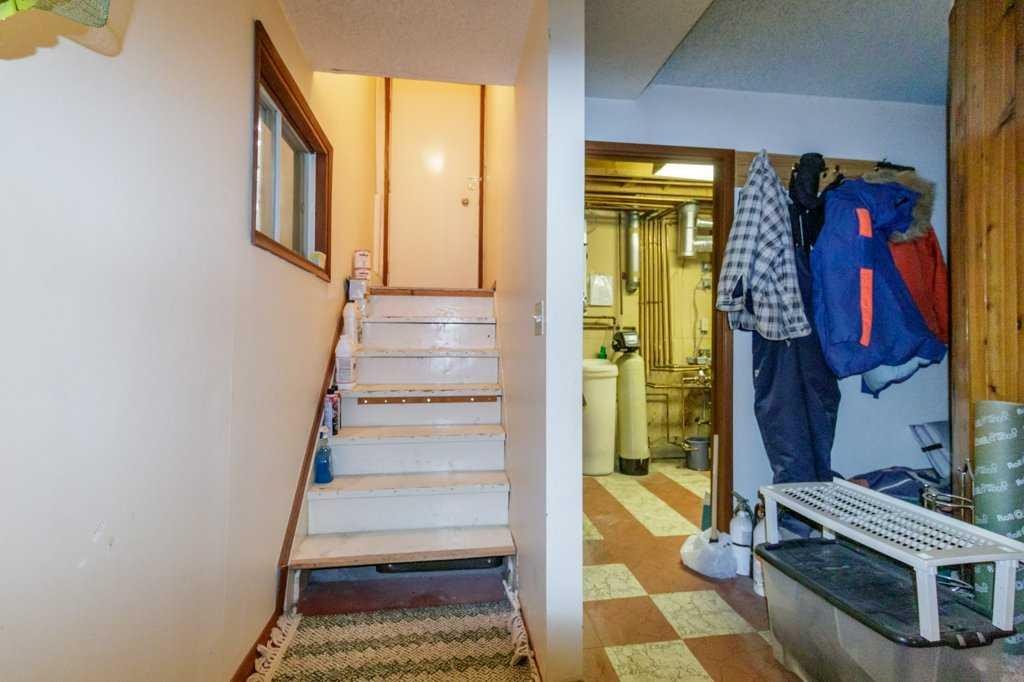 









5223


53

Street,
Eckville,




AB
T0M 0X0

