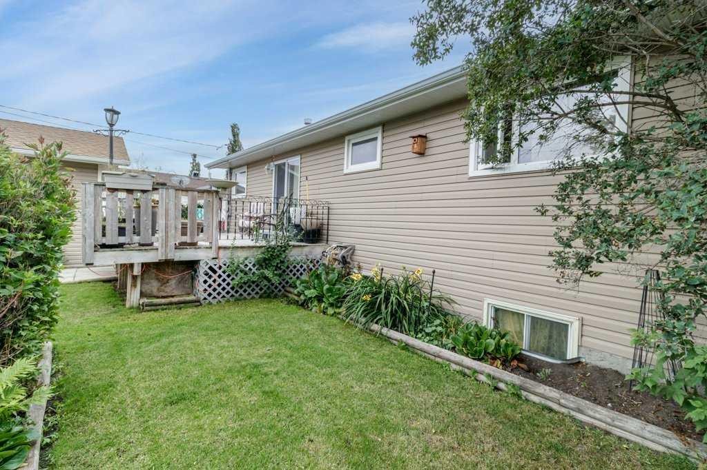 









5223


53

Street,
Eckville,




AB
T0M 0X0

