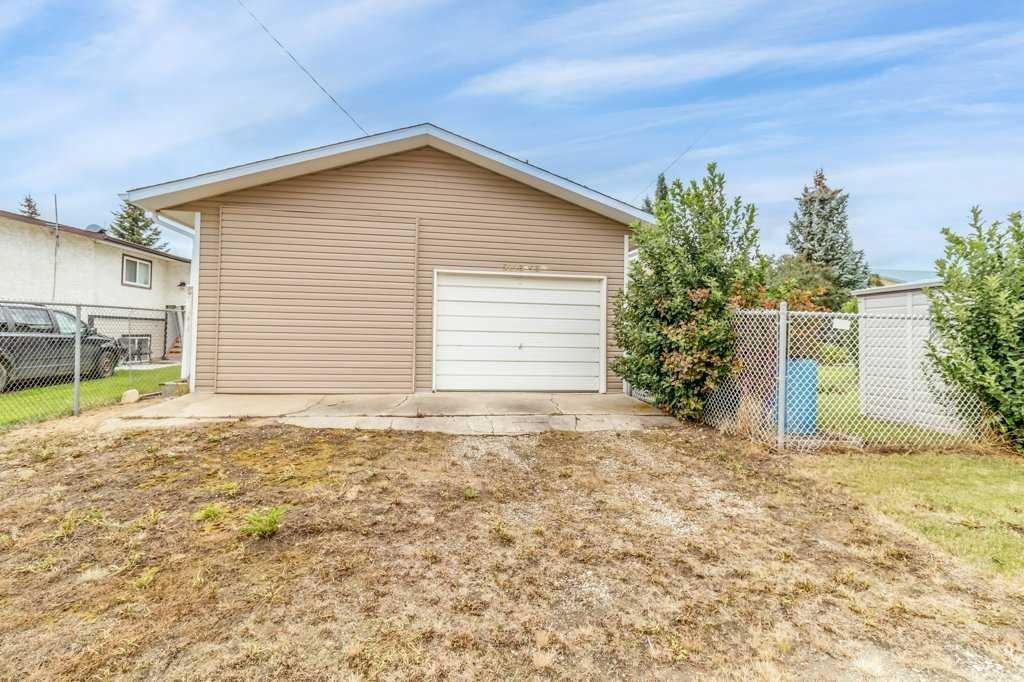 









5223


53

Street,
Eckville,




AB
T0M 0X0


