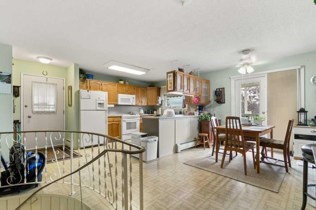 









5223


53

Street,
Eckville,




AB
T0M 0X0

