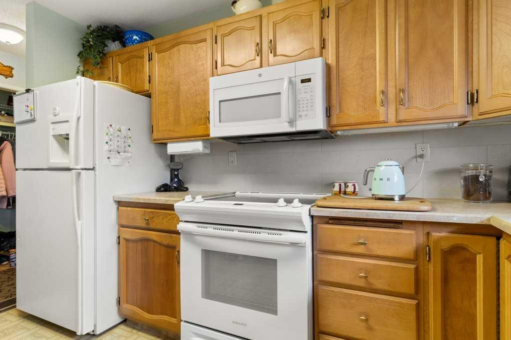 









5223


53

Street,
Eckville,




AB
T0M 0X0

