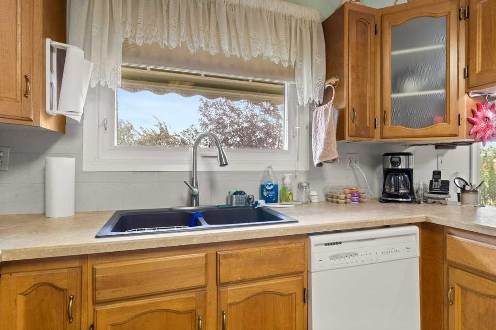 









5223


53

Street,
Eckville,




AB
T0M 0X0

