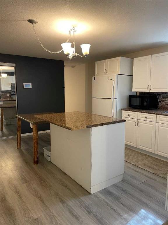 









202


Railway

Avenue,
Veteran,




AB
T0C 2S0

