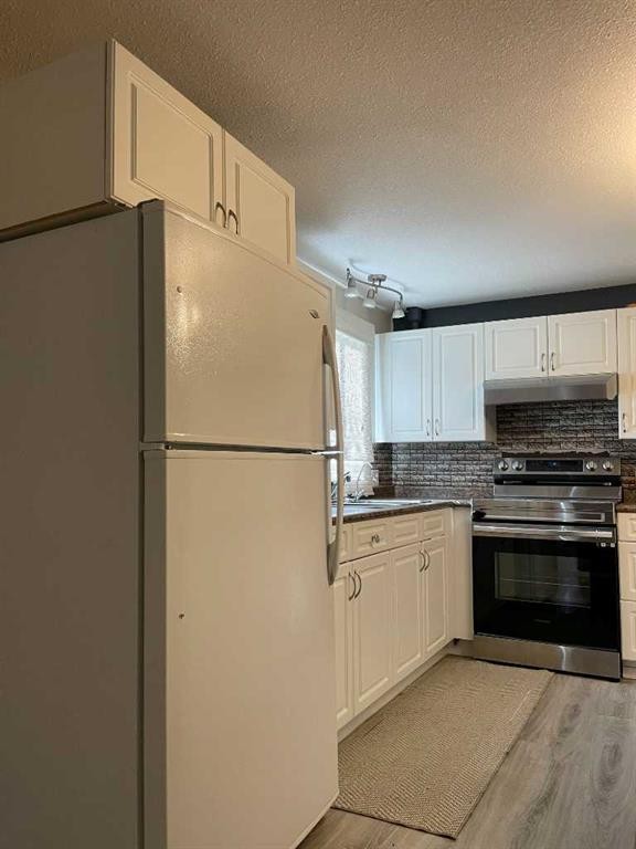









202


Railway

Avenue,
Veteran,




AB
T0C 2S0

