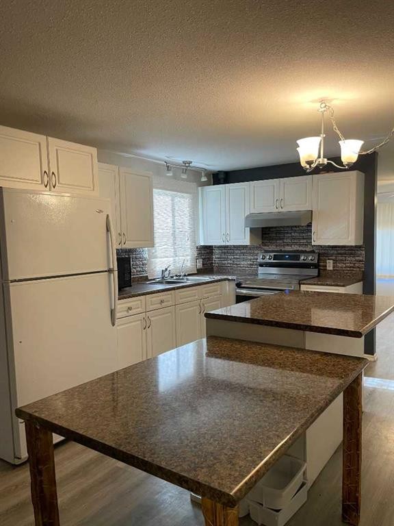 









202


Railway

Avenue,
Veteran,




AB
T0C 2S0

