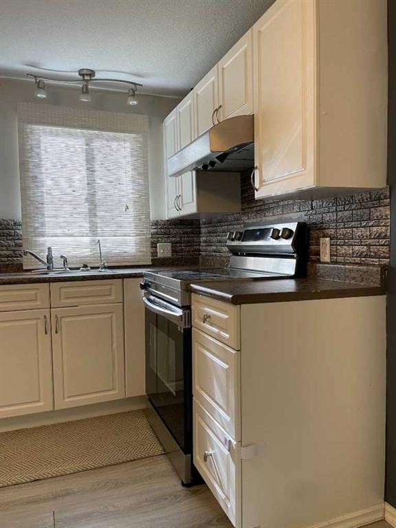 









202


Railway

Avenue,
Veteran,




AB
T0C 2S0

