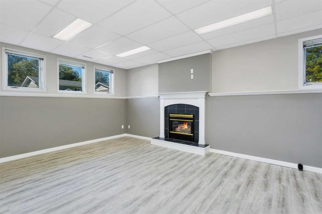 









11


Maple

Bay,
Lacombe,




AB
T4L1V5

