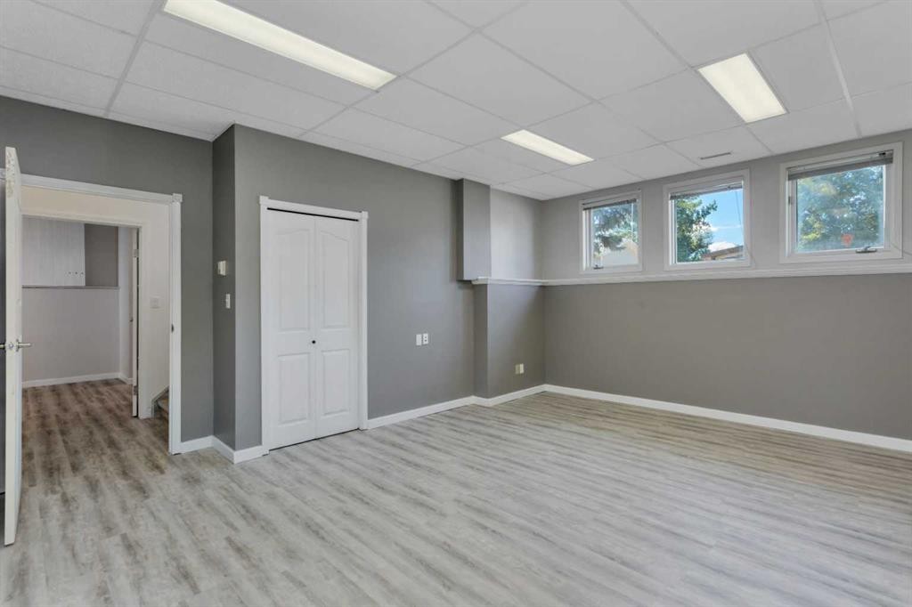 









11


Maple

Bay,
Lacombe,




AB
T4L1V5

