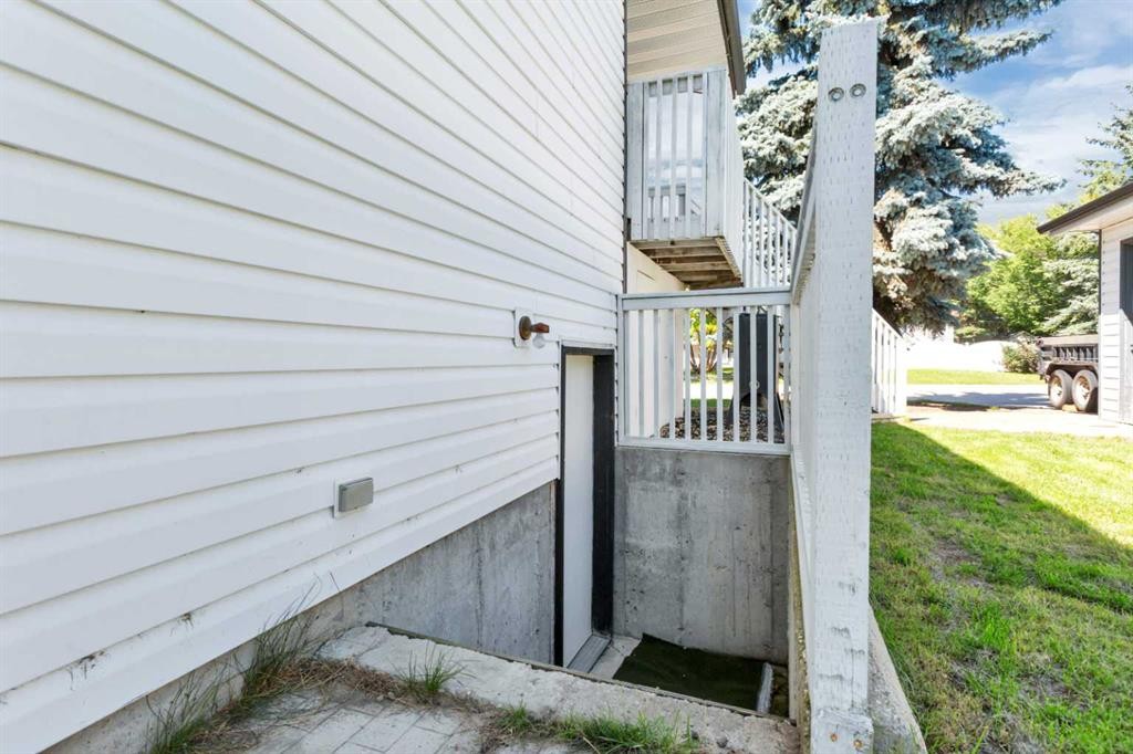 









11


Maple

Bay,
Lacombe,




AB
T4L1V5

