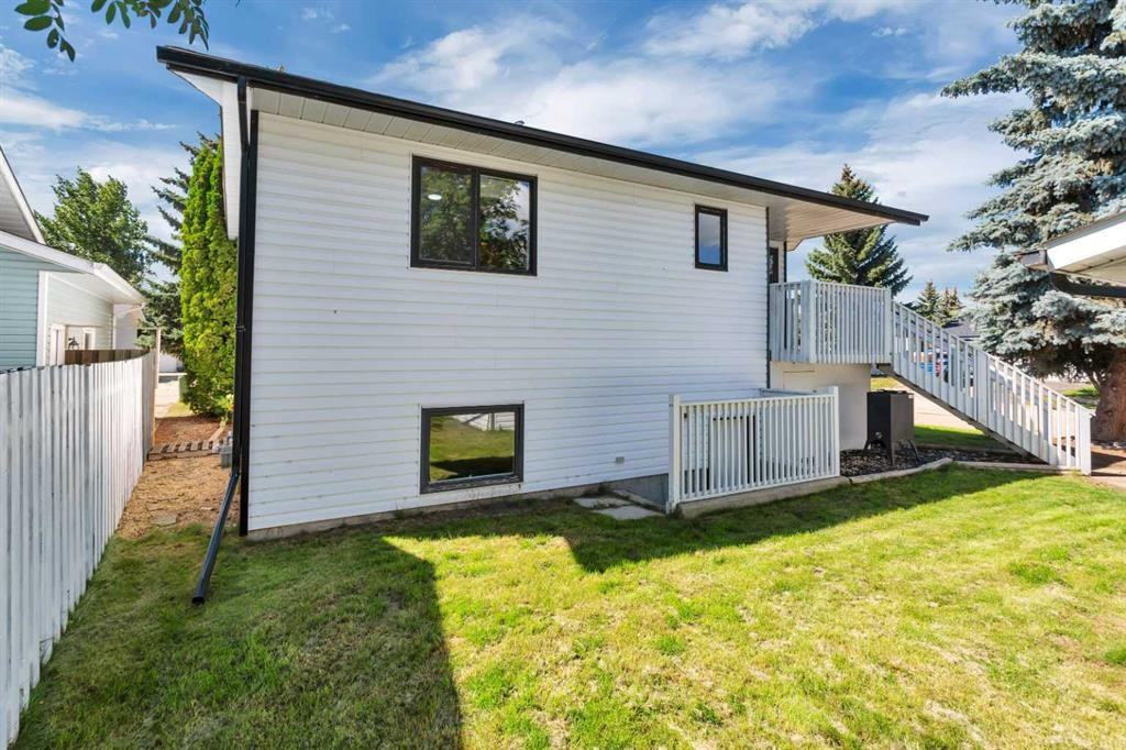 









11


Maple

Bay,
Lacombe,




AB
T4L1V5

