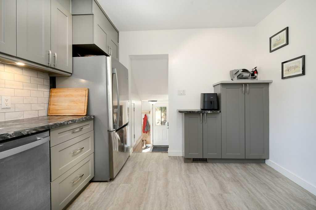 









5238


52

Street,
Lacombe,




AB
T4L 1B8

