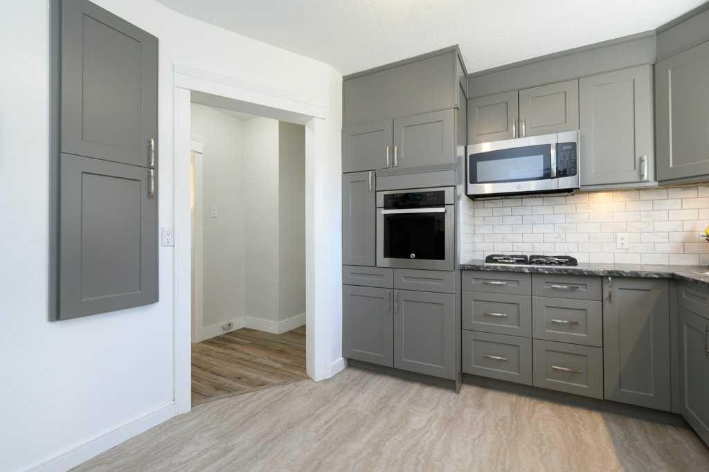 









5238


52

Street,
Lacombe,




AB
T4L 1B8

