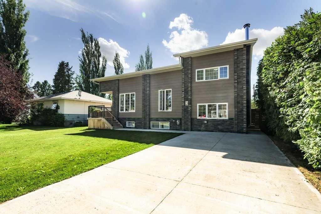 









5238


52

Street,
Lacombe,




AB
T4L 1B8

