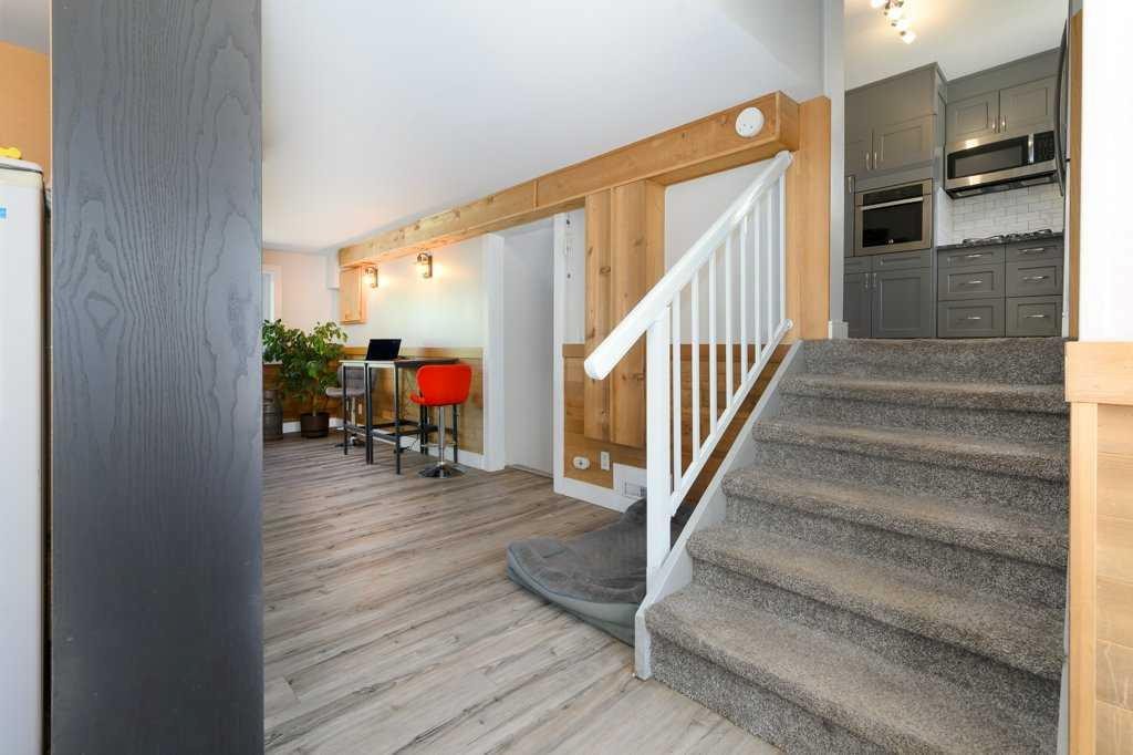 









5238


52

Street,
Lacombe,




AB
T4L 1B8

