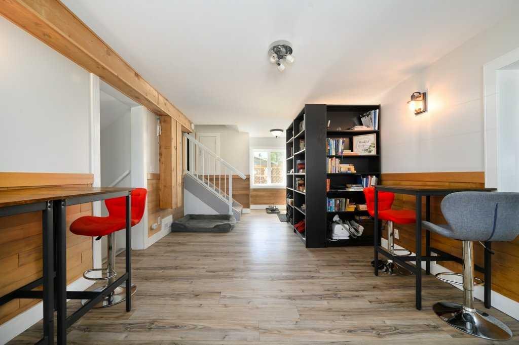 









5238


52

Street,
Lacombe,




AB
T4L 1B8


