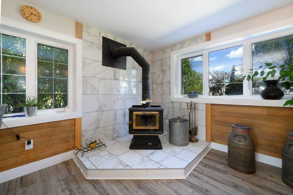 









5238


52

Street,
Lacombe,




AB
T4L 1B8

