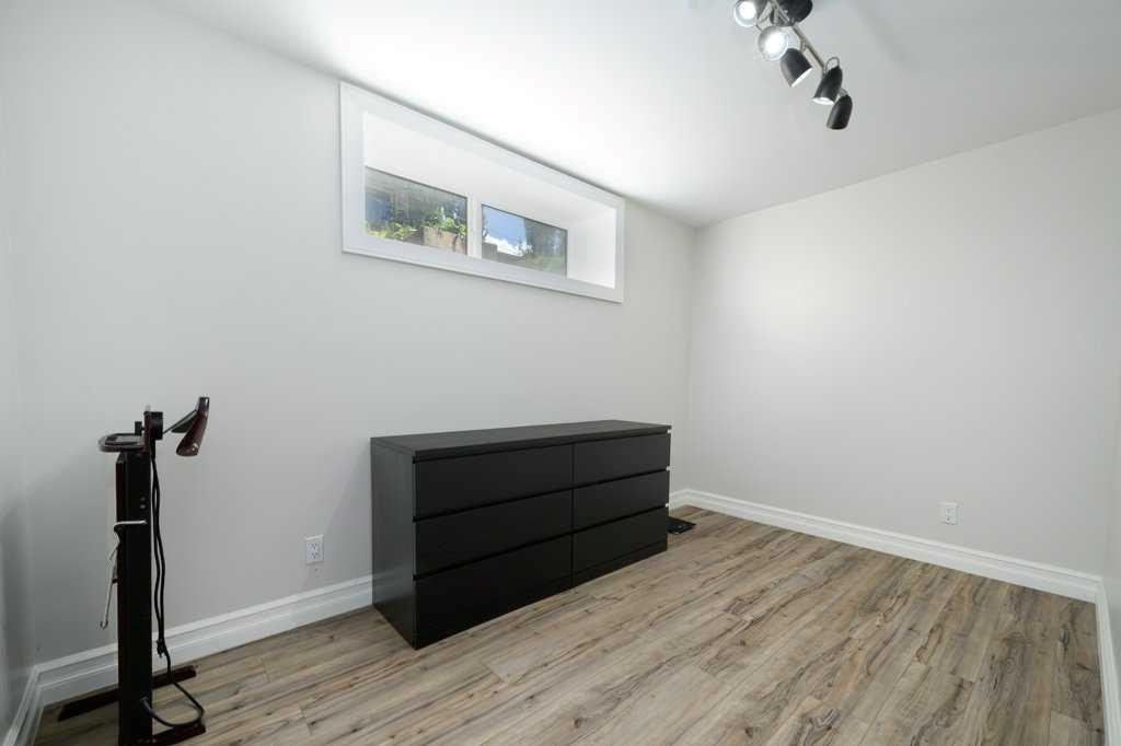 









5238


52

Street,
Lacombe,




AB
T4L 1B8

