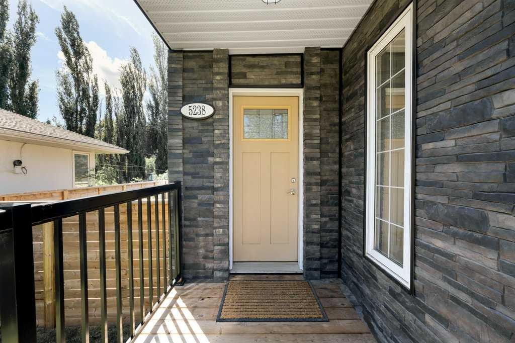 









5238


52

Street,
Lacombe,




AB
T4L 1B8

