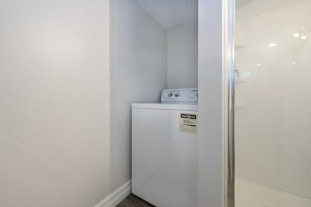 









5238


52

Street,
Lacombe,




AB
T4L 1B8

