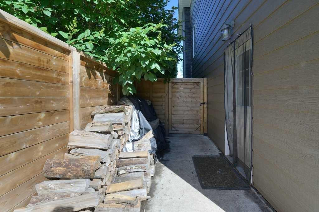 









5238


52

Street,
Lacombe,




AB
T4L 1B8

