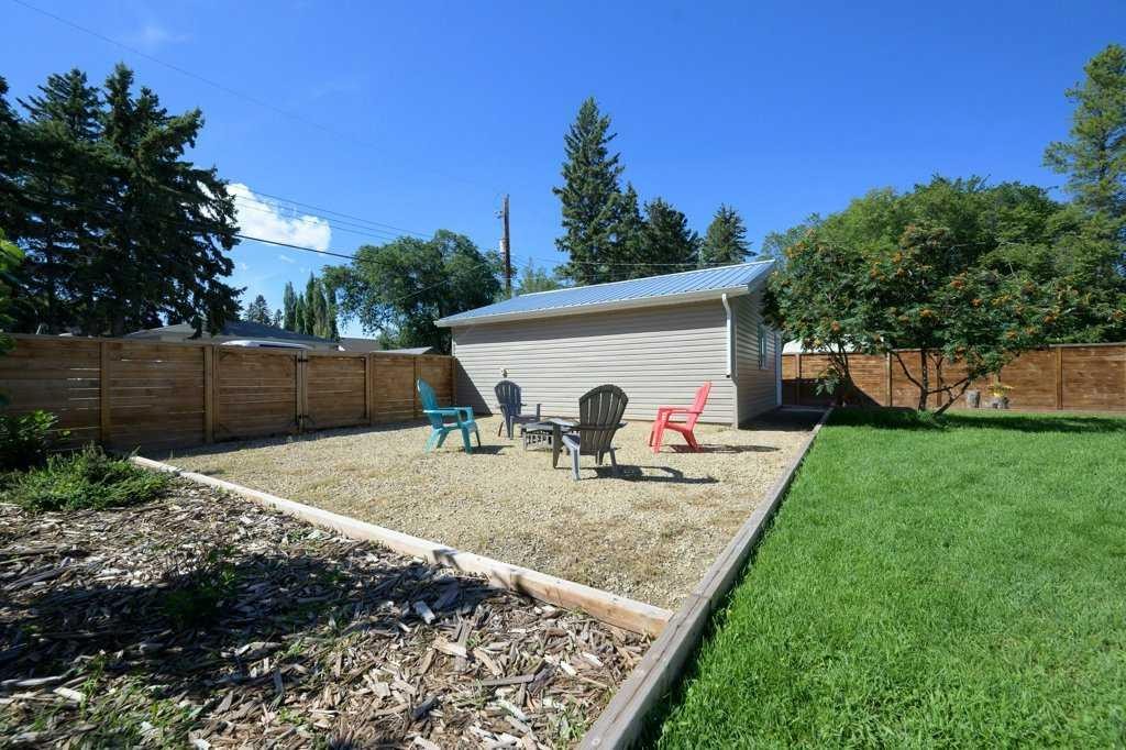 









5238


52

Street,
Lacombe,




AB
T4L 1B8

