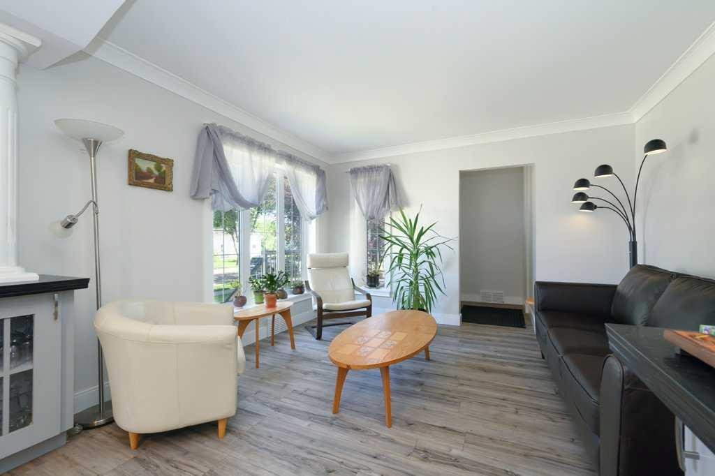 









5238


52

Street,
Lacombe,




AB
T4L 1B8


