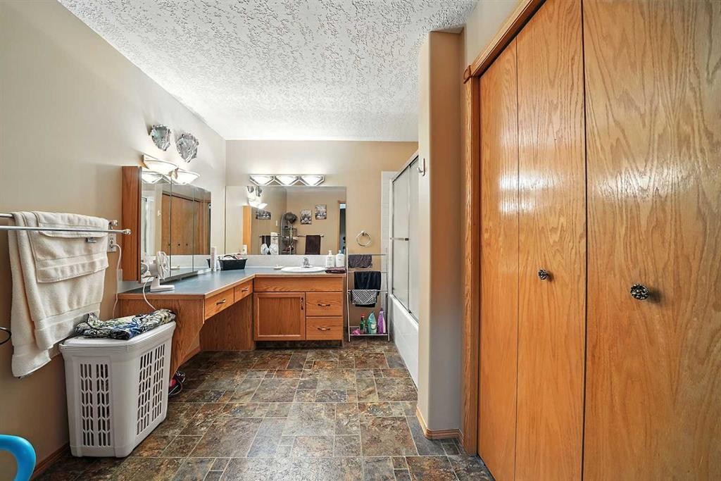 









4805


45

Street, 404,
Red Deer,




AB
T4N 7A9

