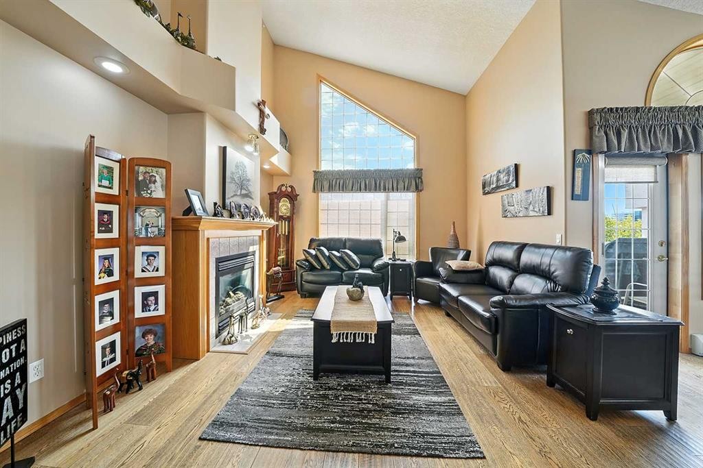 









4805


45

Street, 404,
Red Deer,




AB
T4N 7A9

