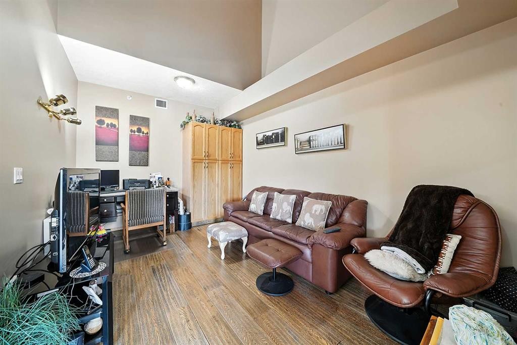 









4805


45

Street, 404,
Red Deer,




AB
T4N 7A9

