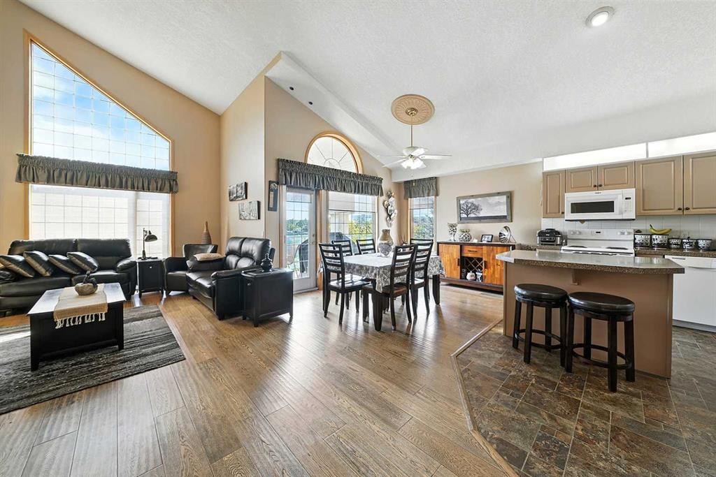 









4805


45

Street, 404,
Red Deer,




AB
T4N 7A9

