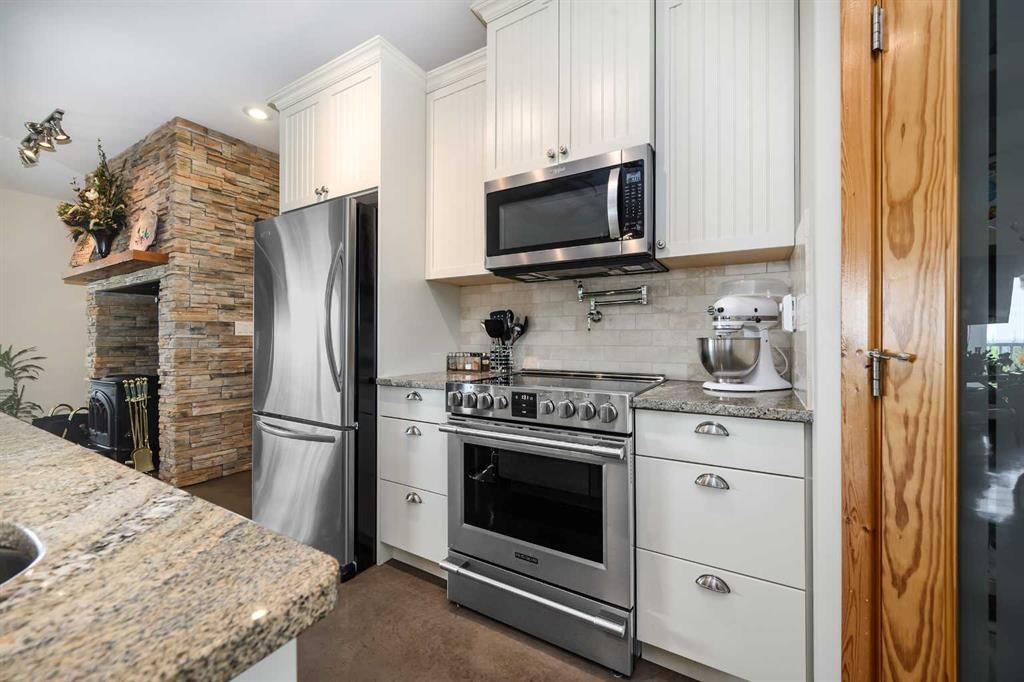 









38139


Range Road 265

,
Rural Red Deer County,




AB
T4E 0Z3

