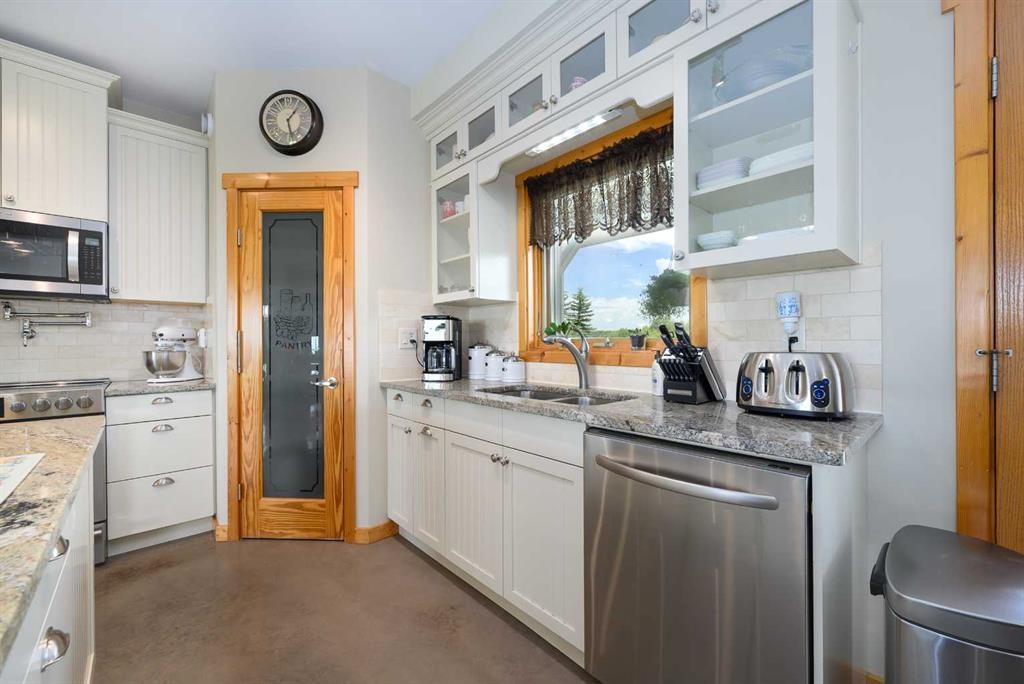 









38139


Range Road 265

,
Rural Red Deer County,




AB
T4E 0Z3

