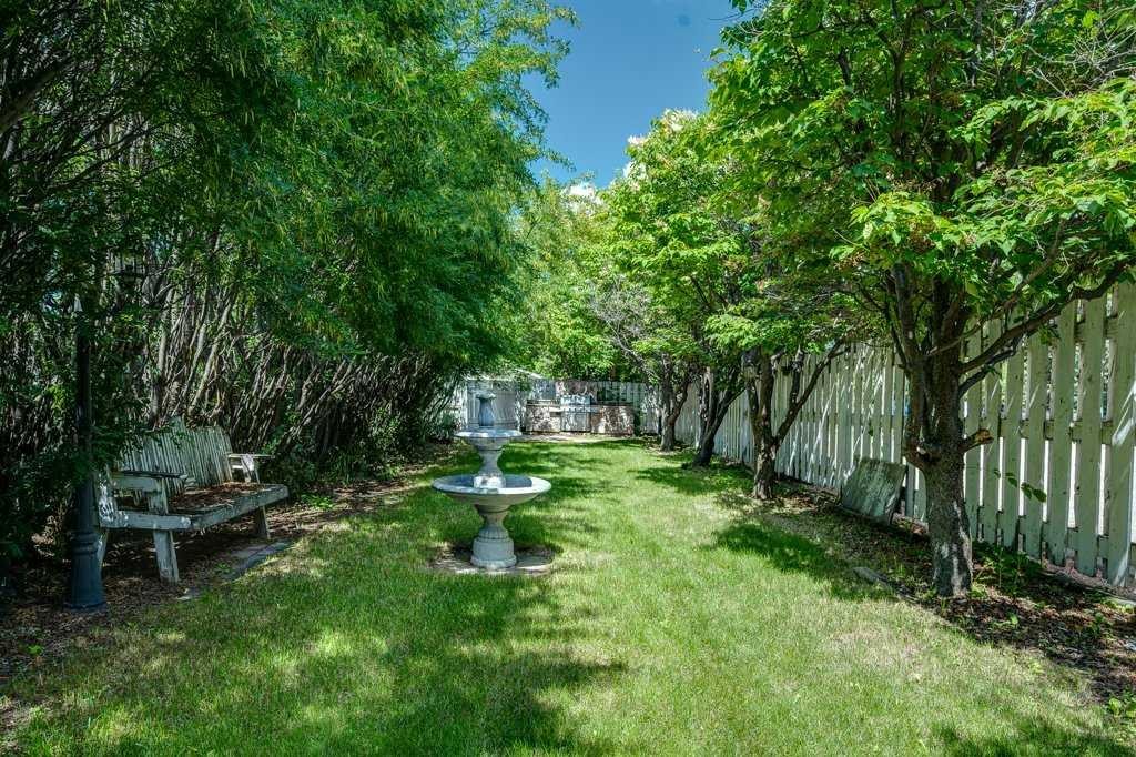 









5406


C + E

Trail,
Lacombe,




AB
T4L 1L5

