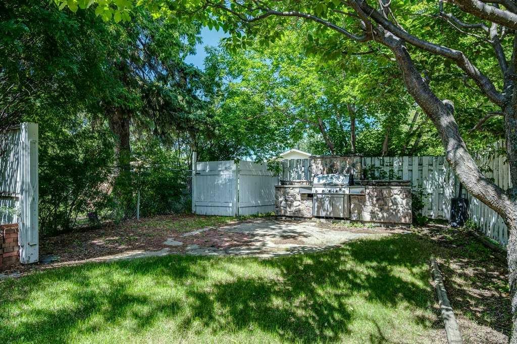 









5406


C + E

Trail,
Lacombe,




AB
T4L 1L5


