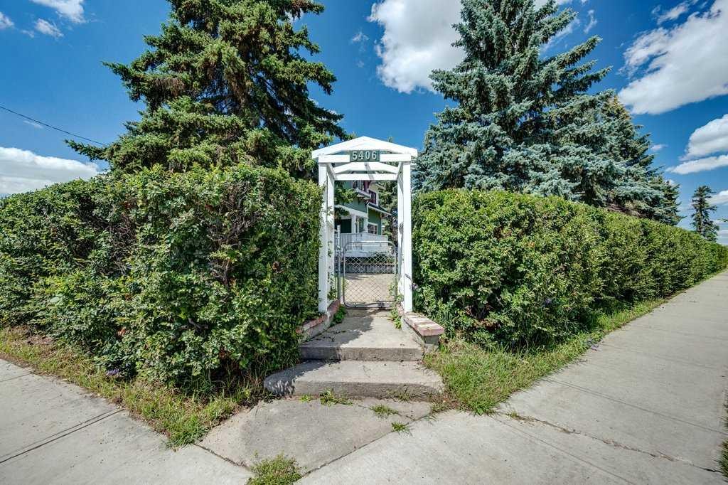 









5406


C + E

Trail,
Lacombe,




AB
T4L 1L5

