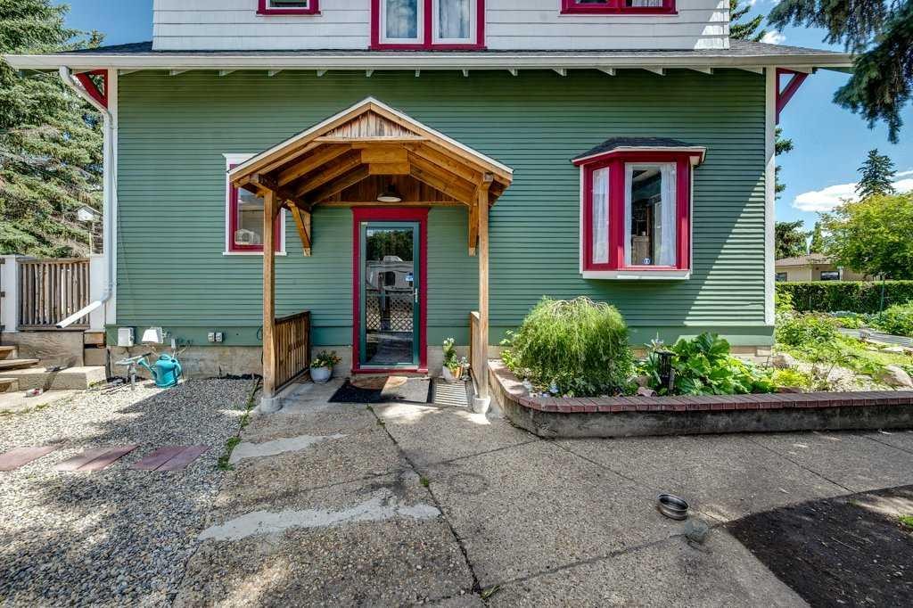 









5406


C + E

Trail,
Lacombe,




AB
T4L 1L5

