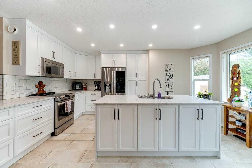 









13


Dillon

Close,
Red Deer,




AB
T4R 2X7

