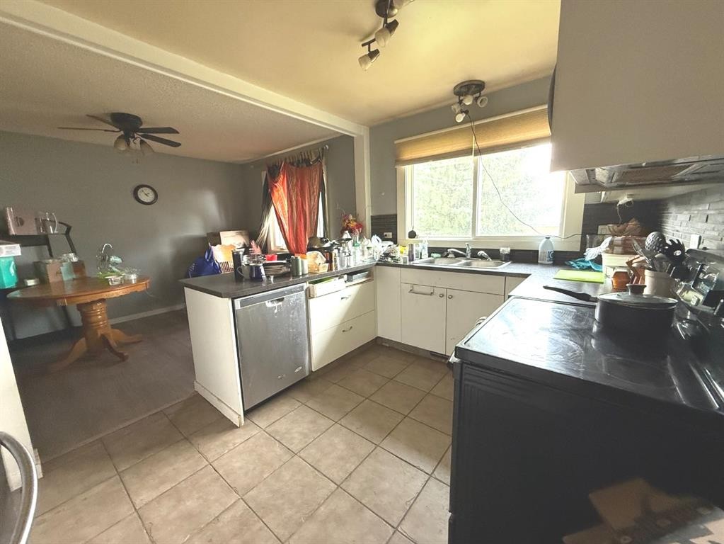 









4813


50

Street,
Clive,




AB
T0C 0Y0

